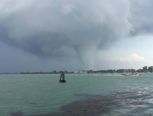 Colpita la zona tra Sant\'Elena ed Isola della Certosa (foto di Alessandro Carrer)