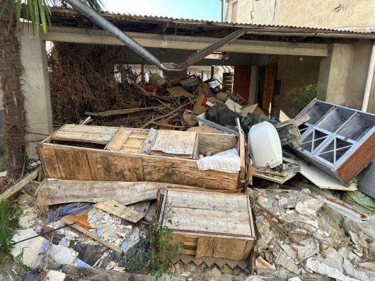 Case distrutte dalla furia dell'acqua
