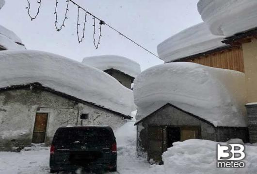 Cervinia sommersa dalla neve