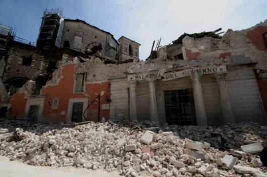 Crolli nella città de L'Aquila
