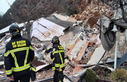 Crollo albergo Eberle a Bolzano: le immagini dei Vigili del Fuoco