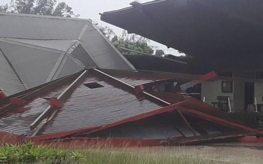 Danni enormi provocati dal ciclone Harold Il tetto del municipio di Luganville è saltato in aria Foto: Petro Aymar e Osy Rarua.
