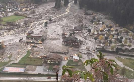 Enorme colata di fango e detriti invade Dimaro (Trento) fonte foto ildolomiti.it