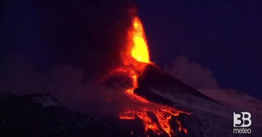Etna terza vetta d'Italia, supera la Marmolada di 7 metri