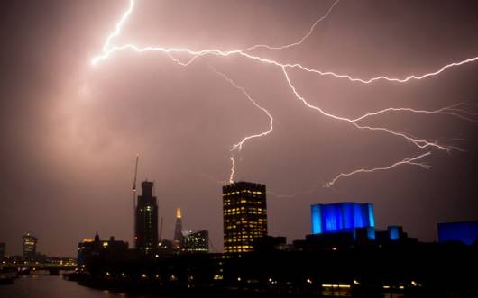 Fulmini sopra il cielo di Londra 