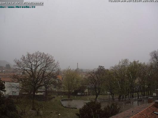 Gorizia, ore 9. Si scorgono i fiocchi di neve