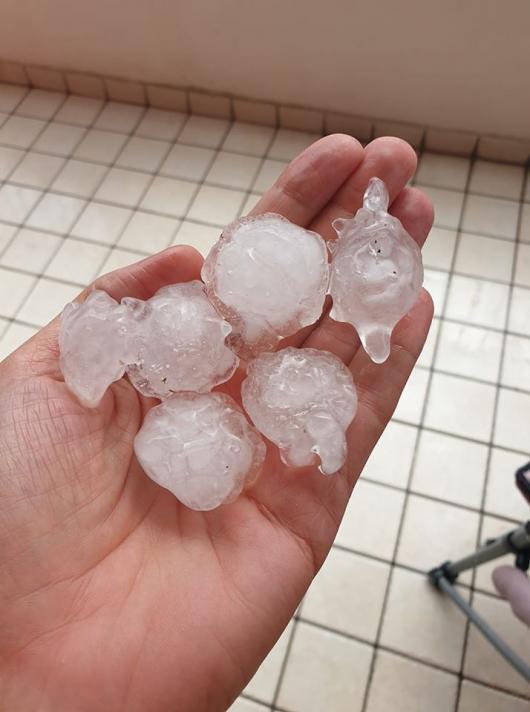 Grandine a Marotta (PU). Foto di Elisa Cella