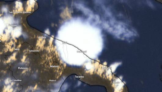 Il grosso MCS che si è formato sulla Puglia nel primo pomeriggio