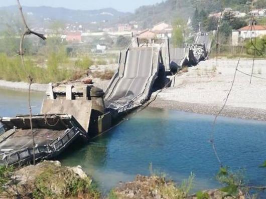 Il ponte crollato in Lunigiana: fonte immagine ivg.it