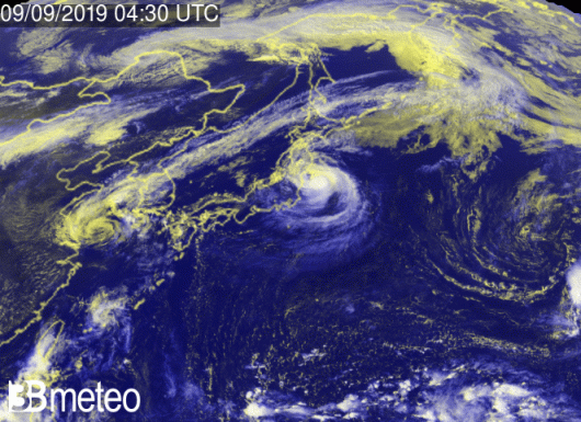 Il tifone Faxai visto dal satellite