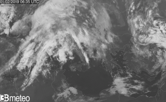 Immagine satellite dell'alba di venerdì