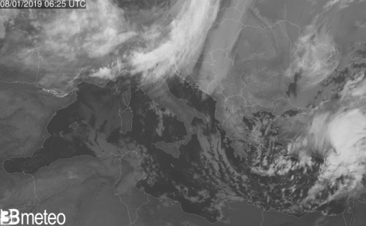 Immagine satellite di martedì mattina