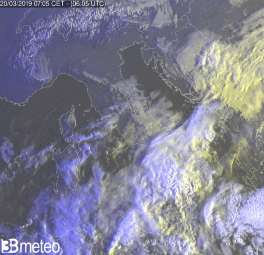 Immagine satellite di mercoledì mattina