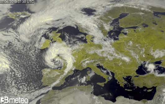 Immagine satellite e vortice ben visibile sul Golfo di Biscaglia