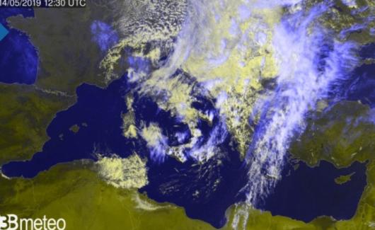 Immagine satellite ore 14