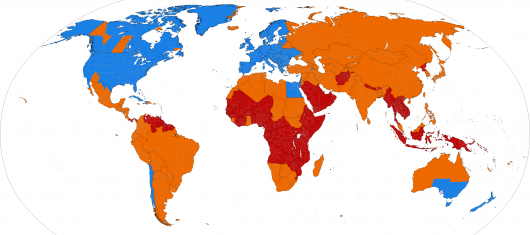In azzurro gli Stati che adottano il cambio d'ora; in arancione quelli che lo hanno fatto in passato; in rosso quelli che non l'hanno mai fatto - fonte: wikipedia