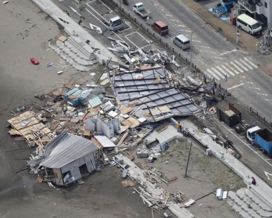 Ingenti danni a Tokyo per il passaggio del tifone Faxai (Fonte: Mainichi/Tatsuro Tamaki)