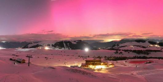 L'aurora immortalata in Austria, più potente rispetto al Centro Italia in quanto più a Nord di latitudine