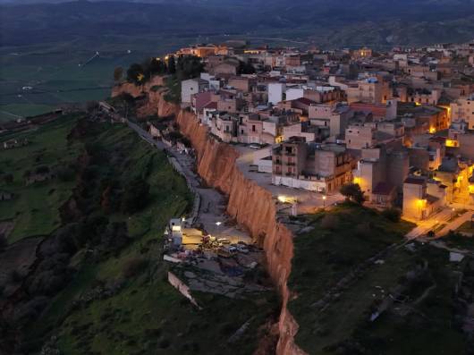 L'enorme frana a Niscemi