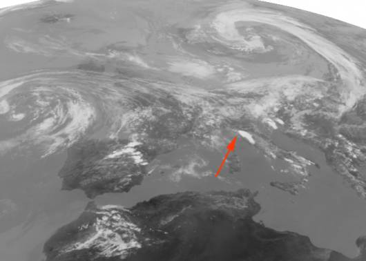L'immagine satellitare del 19 giugno con i violenti temporali sull'alta Toscana