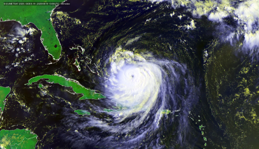 L'uragano Erin visto dal satellite