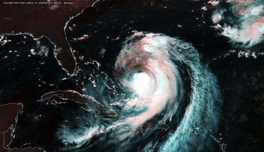 L'uragano Erin visto dal satellite