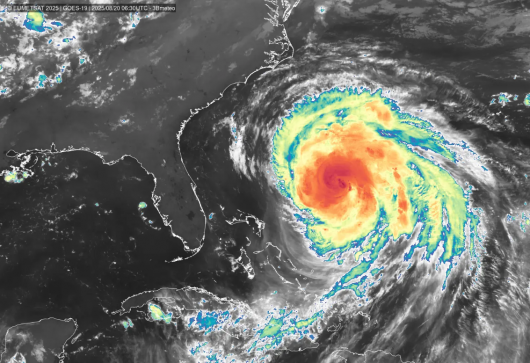 L'uragano Erin visto dal satellite