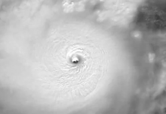 L'uragano Milton visto dal satellite