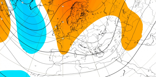 La distribuzione delle anomalie di pressione mediate nel periodo 13-20 aprile. In arancione pressioni più alte della media, in blu più basse.