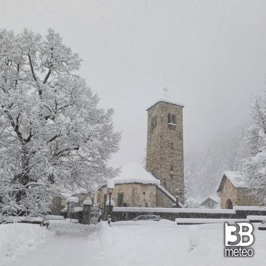 Macugnaga, sotto una abbondante nevicata