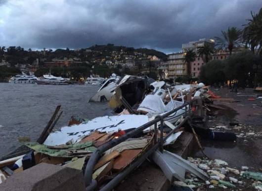 Mareggiata Rapallo, lungomare distrutto