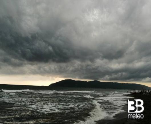 Marina di Carrara - Temporale sul mare