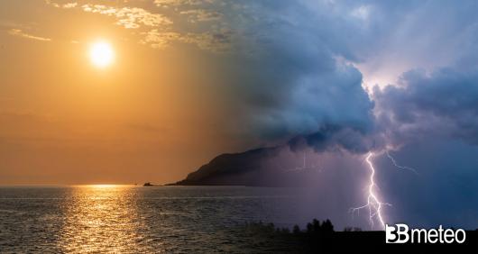 Meteo - Weekend tra forti temporali sabato e più sole con caldo a tratti intenso domenica