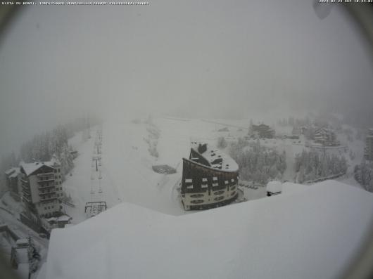 Neve a Foppolo questa mattina