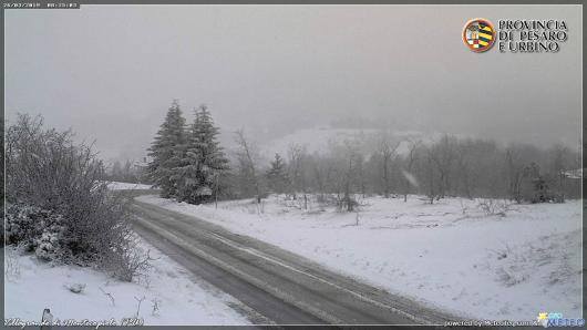 Neve a quote medio basse sull'Appennino settentrionale e marchigiano