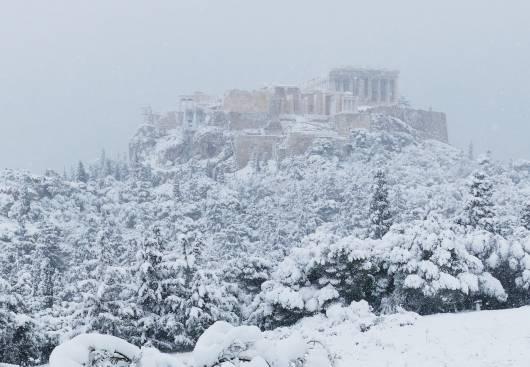 Neve ad Atene in un'immagine di archivio