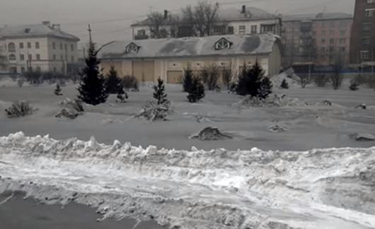 Neve nera in Siberia, indice di un estremo inquinamento dell'aria