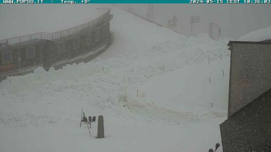  Passo dello Stelvio ancora pieno di neve