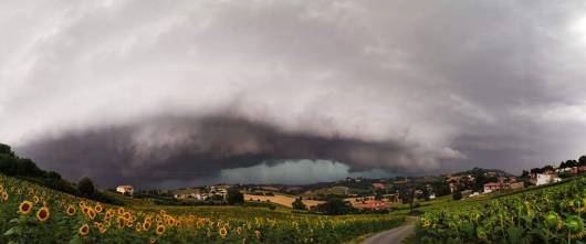 Poderosa Shelf Cloud, fotografata nell'anconetano, foto di Francesco Serrapica