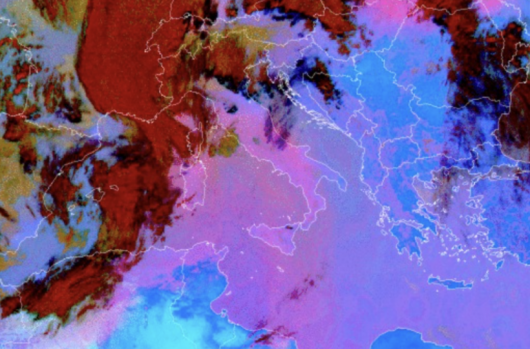 polvere desertica ma anche nubi stratiformi attualmente sull'Italia