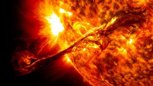 Potente eruzione solare