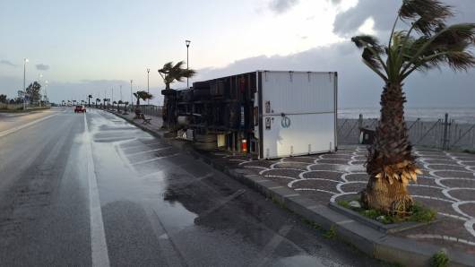 Raffiche fino a 110km/h lungo la costa tirrenica 