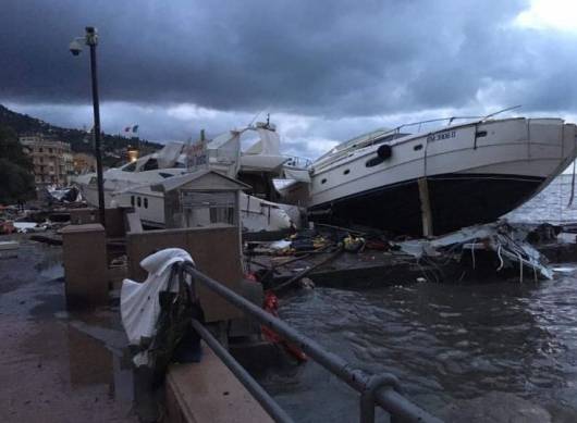 Rapallo, barche stravolte dalla furia del mare 