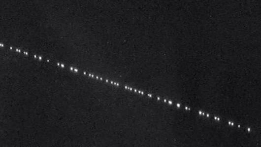 Satelliti Starlink in fila indiana