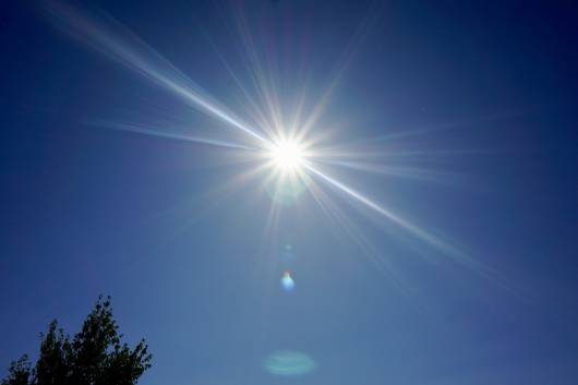 Sole intenso in questi giorni: attenzione alle scottature