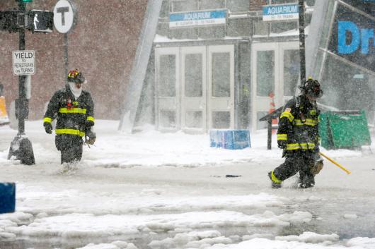 Tempeste di neve negli USA orientali: Boston tra blizzard e inondazioni