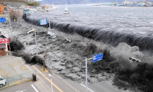 Tsunami Giappone marzo 2011 (Immagine di Ansa/EPA/AFLO / MAINICHI NEWSPAPER)