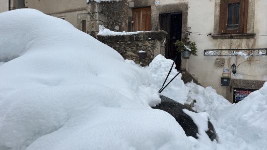 Un'altra immagine di Pescocostanzo sepolta da oltre un metro di neve. Foto di Emanuele Valeri / Neve Appennino