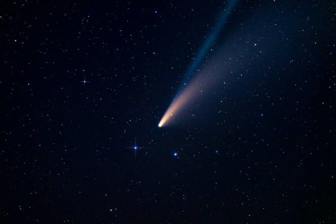 Meteo e Astronomia - Quest'anno l'autunno arriva con la cometa Nishimura e forse potremo vederla a occhio nudo. Ecco i dettagli