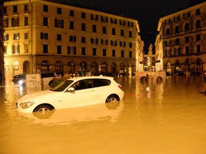 Alluvione a Genova: strade allagate